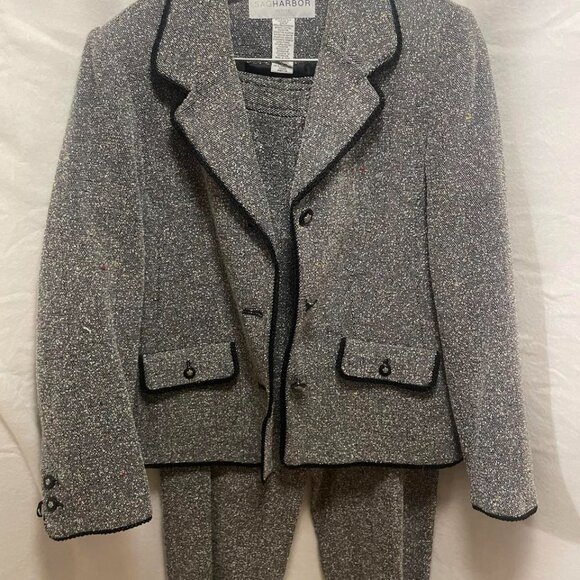 EUC Sag Harbor Women's Gray with Black Trim Pant Suit size 6P - Picture 3 of 12
